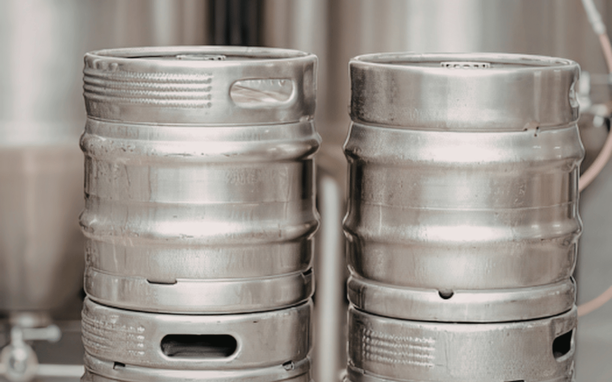 reparto de cerveza al por mayor cerca de Castellar del Vallès en bar