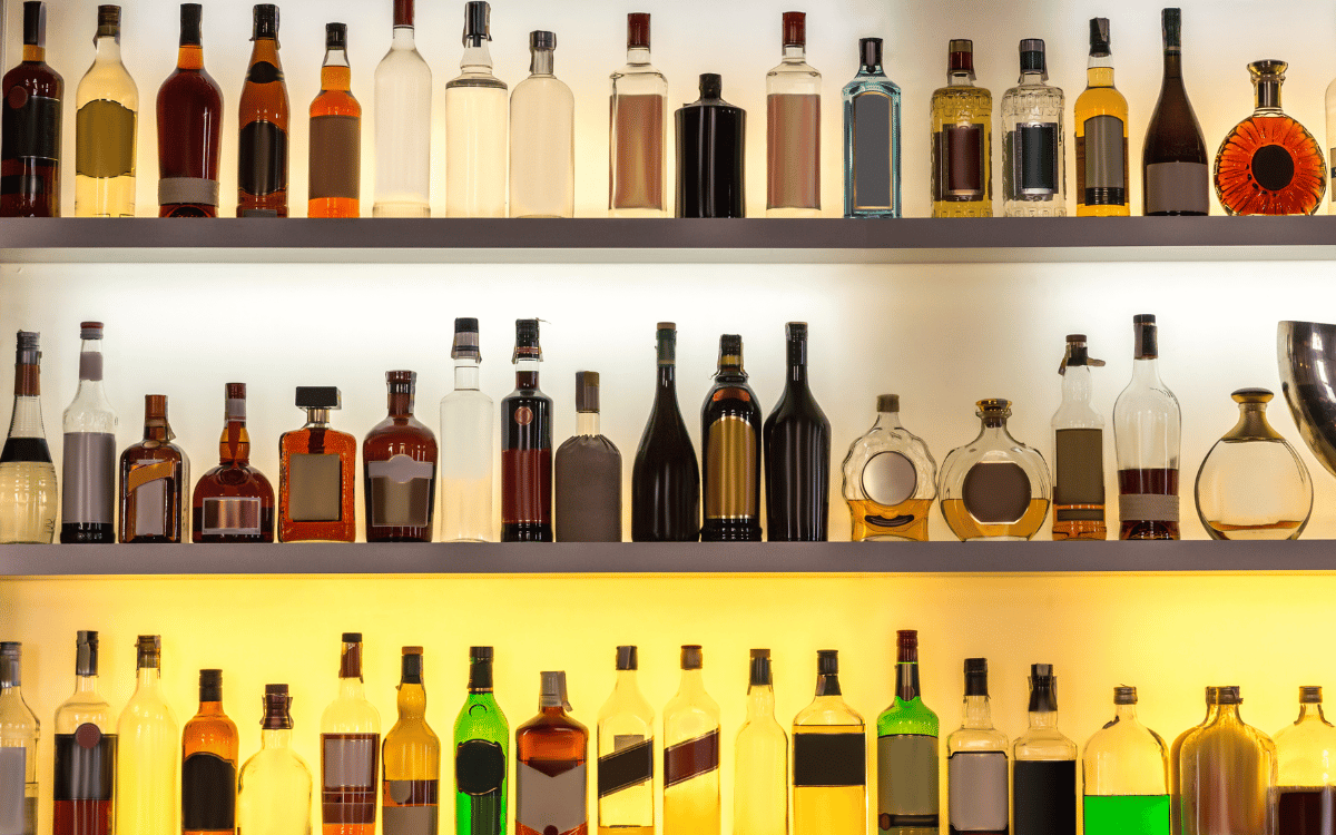 almacén logístico de distribuidor de bebidas al por mayor en Terrassa con stock de bebidas