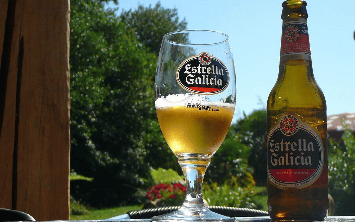 cerveza Estrella Galicia suministrada por distribuidores en Barcelona y alrededores