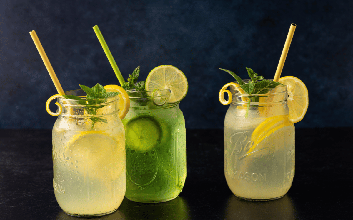 refrescos de cola, naranja y limón en cajas para hostelería en Cerdanyola